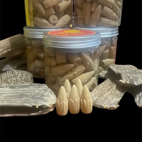 Combo 2 Hộp Nụ Búp Sen Thơm Đặc Biệt Tặng Kèm 1 Lư Sứ Cao Cấp. Combo 2 Hộp Nụ Búp Sen Thơm Đặc Biệt Tặng Kèm 1 Lư Sứ Cao Cấp.